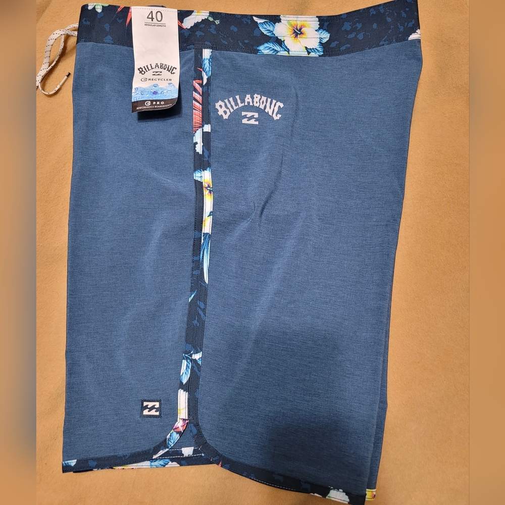 NWT.  Billabong mens shorts.  Size 40. (47)